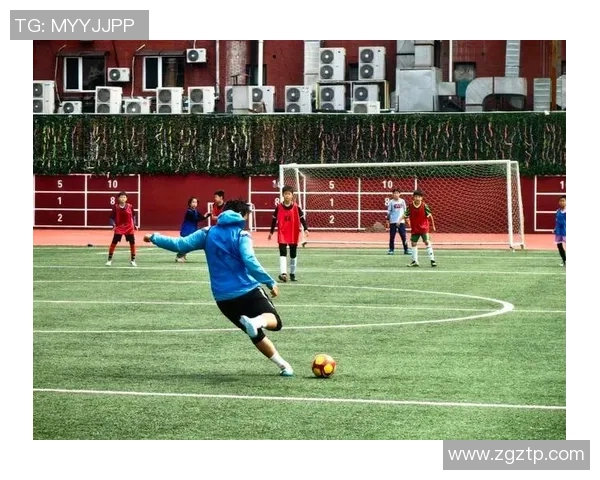 足球明星情感历程揭秘从绿茵场到爱情故事的精彩瞬间回顾